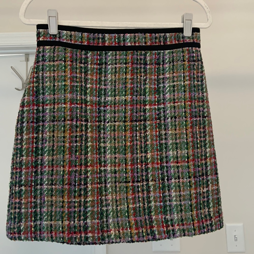 Ann Taylor pencil skirt in a green tweed! Size 4!